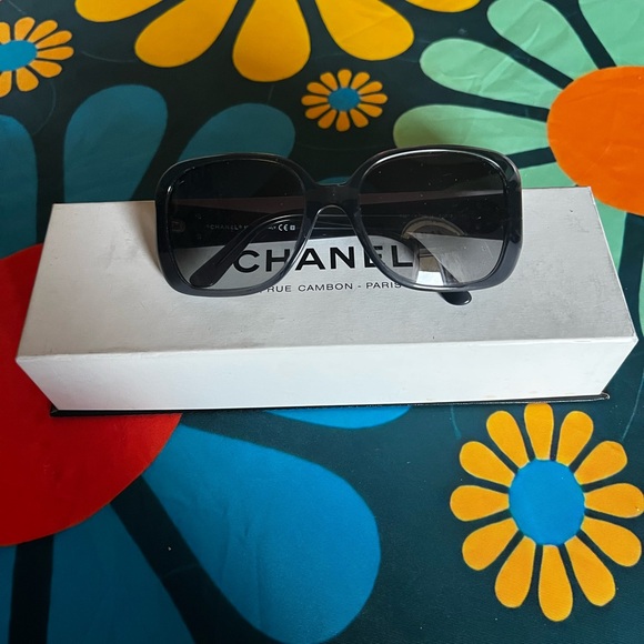 CHANEL SUNGLASSES - Picture 1 of 8